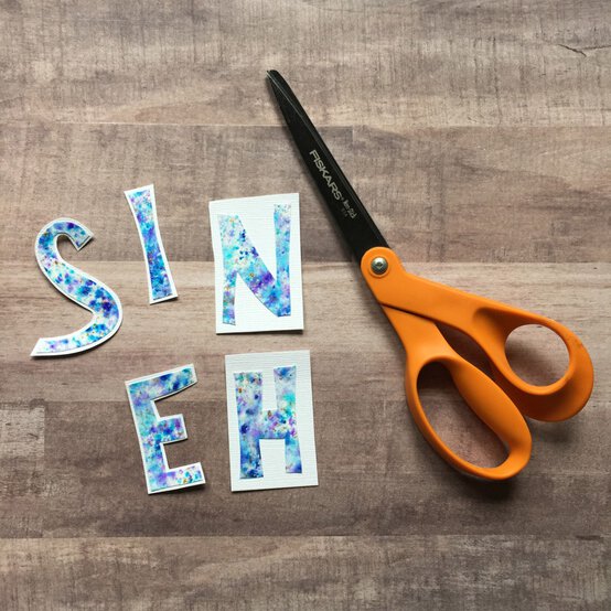 pixie-powder-scrapbook-lo-pixie-powder-title-step-3-edit.jpg?sw=554&q=85