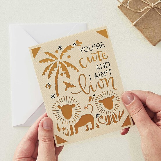 cricut-joy-lion-aperture-card.jpg?sw=554&q=85