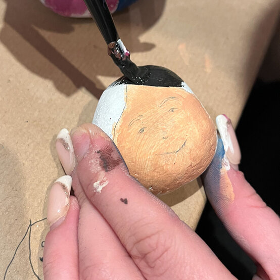 idea_how-to-make-a-pebble-portrait_step5a.jpg?sw=554&q=85