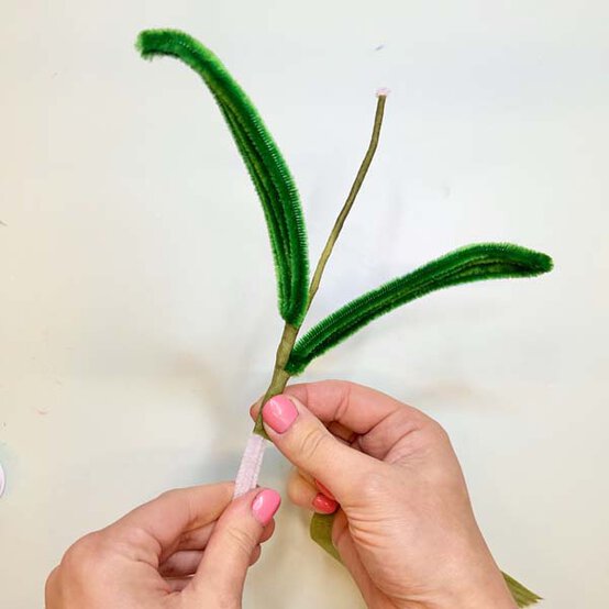 ideas%5Fhow%2Dto%2Dmake%2Dpipe%2Dcleaner%2Dand%2Dfelt%2Dflowers%5Ftulip%5F9.jpg?sw=554&q=85