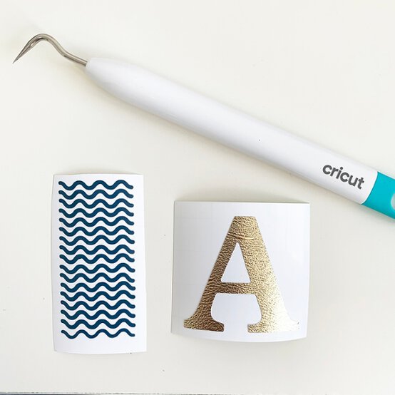 Cricut_How_to_make_a_personalised_baking_hamper_Cricut%20mug_step%209.jpg?sw=554&q=85