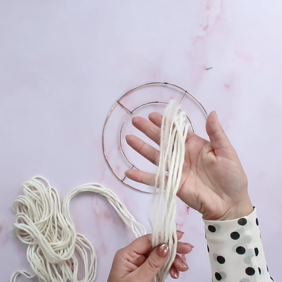 how_to_make_natural_tree_decs_wreath-1.png?sw=554&q=85