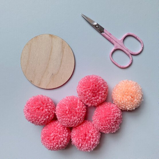 how_to_make_a_pom_pom_flower_wall_hanging_pom_pom_flower_wall_hanging_step_2.jpg?sw=554&q=85