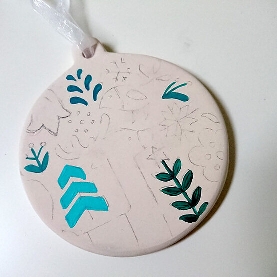 hanging-dec-illustrated-bauble-3.jpg?sw=554&q=85