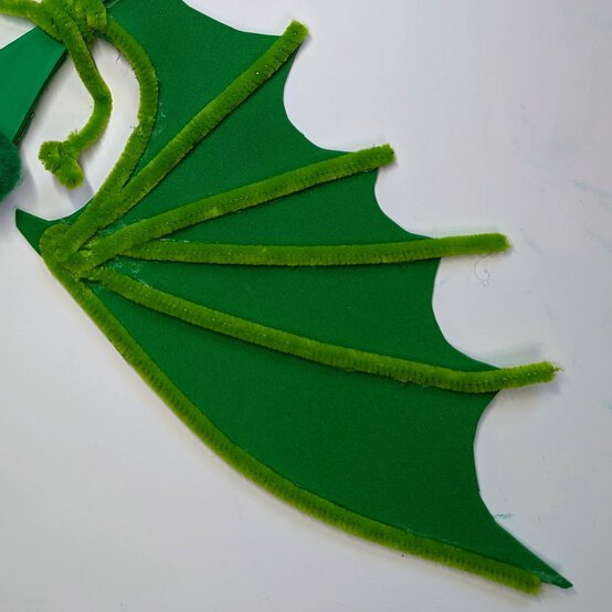 how-to-make-a-wooden-spoon-dragon-puppet_step-14b.jpg?sw=554&q=85