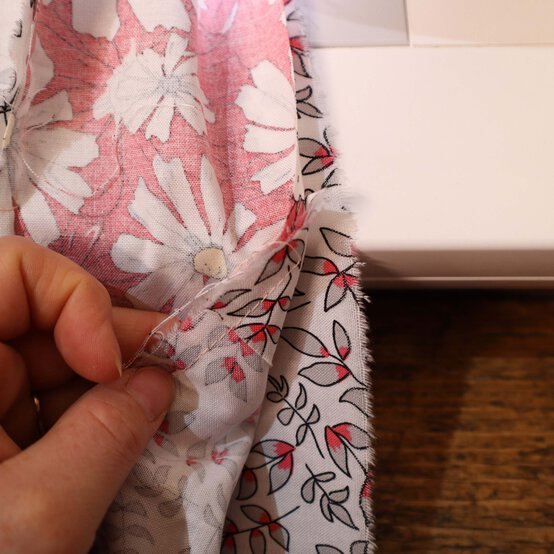 letter-cushion_step5_4.jpg?sw=554&q=85