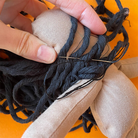 how%2Dto%2Dsew%2Da%2Ddoll%5Fstep%2D6c.jpg?sw=554&q=85