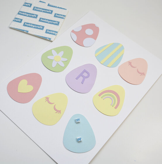 cricut_how_to_make_easter_egg_wall_art_step16_2.jpg?sw=554&q=85