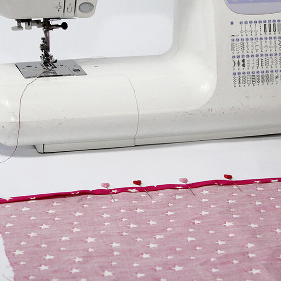 sew-a-simple-cushion-3-1.jpg?sw=554&q=85