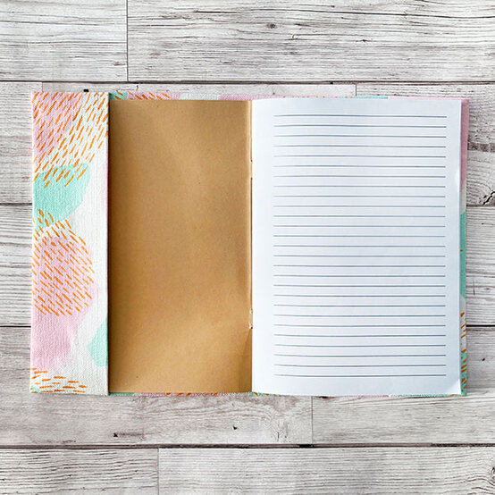 personalised-home-office-decor_notebook-cover_step6.jpg?sw=554&q=85