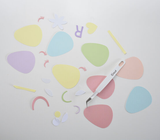 cricut_how_to_make_easter_egg_wall_art_step14_2.jpg?sw=554&q=85