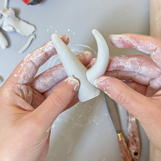 air-dry-clay-jewellery-cactus-holder_3a.jpg?sw=554&q=85