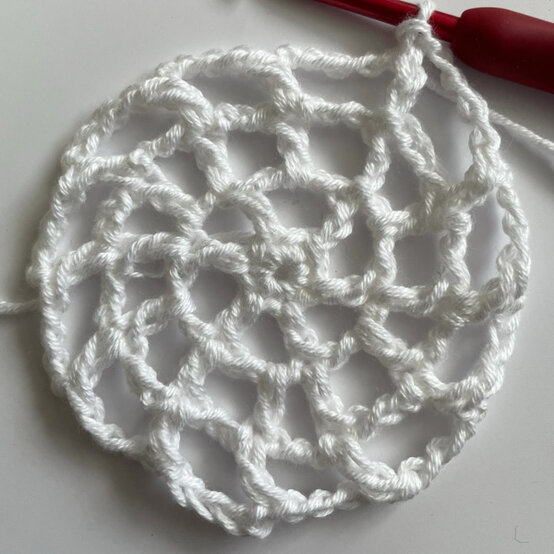 idea%5Fhalloween%2Dcrochet%2Dwreath%2Dcobweb%5Fstep%2D2.jpg?sw=554&q=85