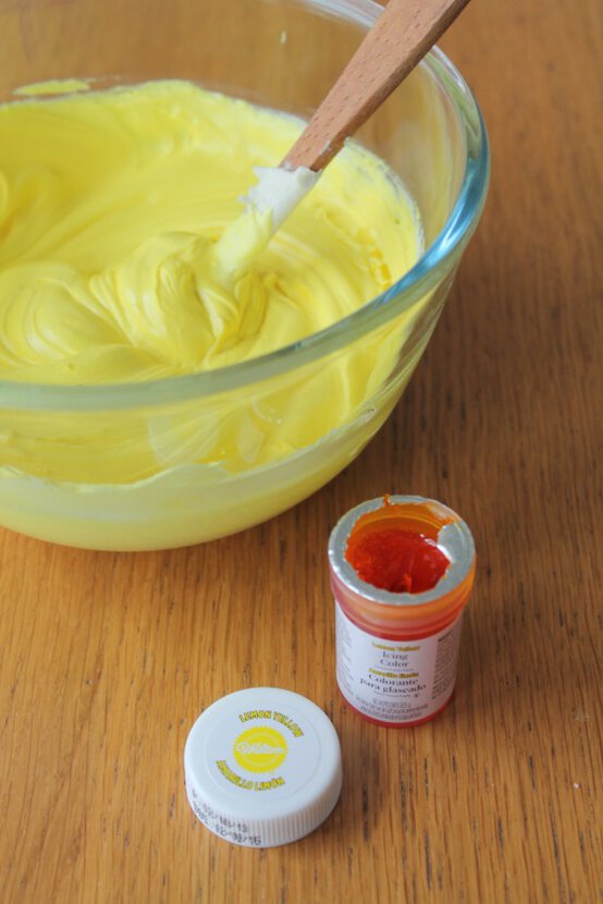 giraffe-cupcakes-8.jpg?sw=554&q=85