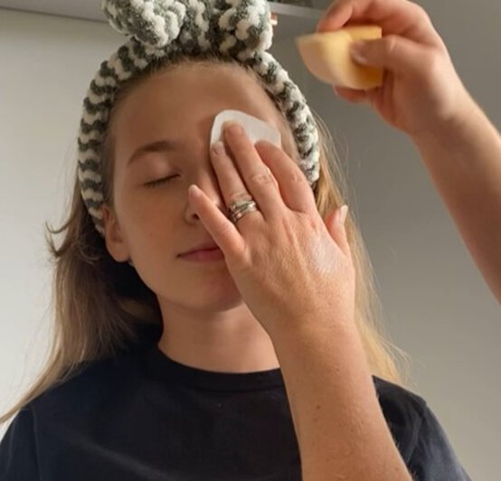 halloweenskeleton_-step-1.jpg?sw=554&q=85