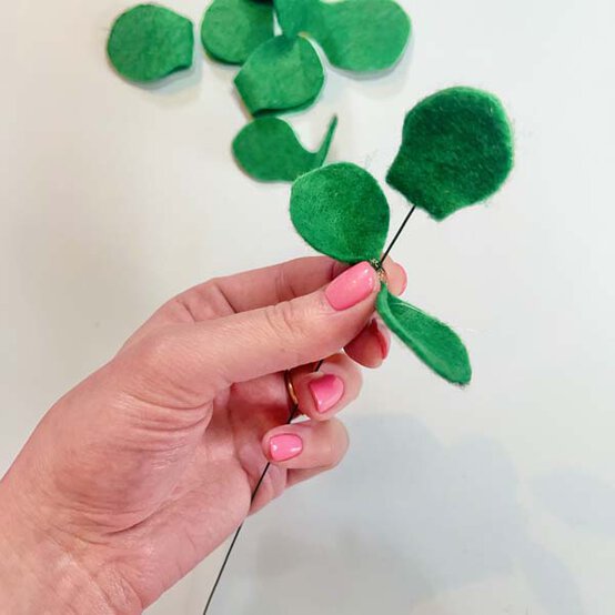 ideas%5Fhow%2Dto%2Dmake%2Dpipe%2Dcleaner%2Dand%2Dfelt%2Dflowers%5Feucalyptus%5F6.jpg?sw=554&q=85