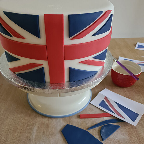 How-to-Make-a-Platinum-Jubilee-Showstopper-Cake_Step18c.jpg?sw=554&q=85