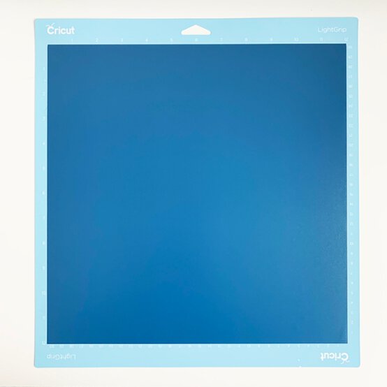 Cricut_How_to_make_a_personalised_baking_hamper_Cricut%20jars_step%207.jpg?sw=554&q=85