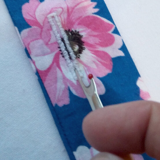 notebook-strap-step6.jpg?sw=554&q=85