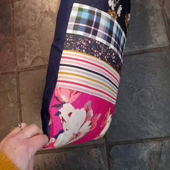 how_to_make_a_decorative_floor_pillow_6b.jpg?sw=554&q=85