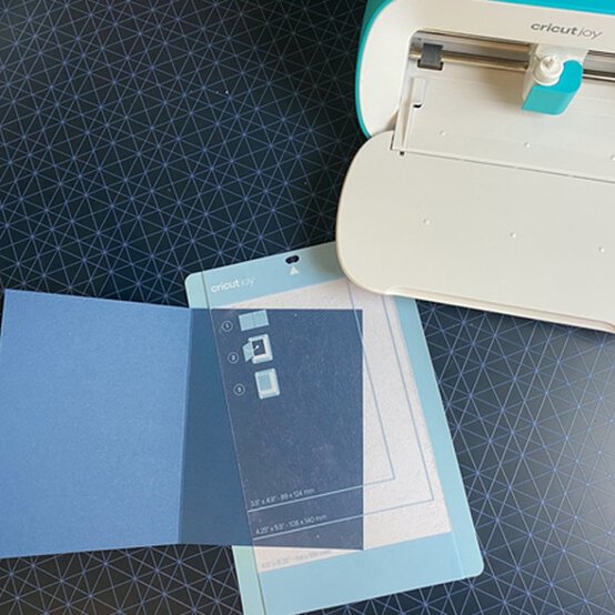 Father_Day_Card_Cricut_Step_3.jpg?sw=554&q=85