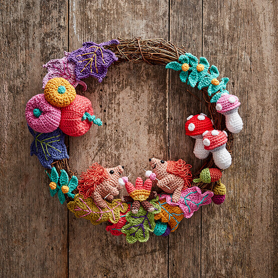 how-to-crochet-an-autumn-wreath-hero.jpg?sw=554&q=85