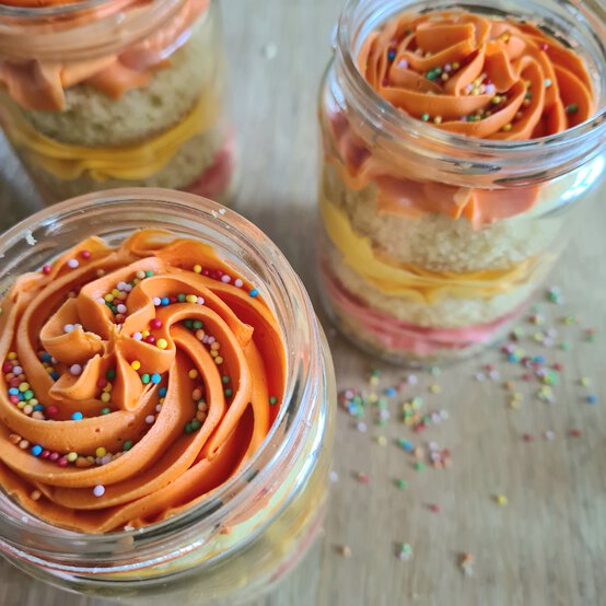 how-to-make-cake-jars-18.jpg?sw=554&q=85