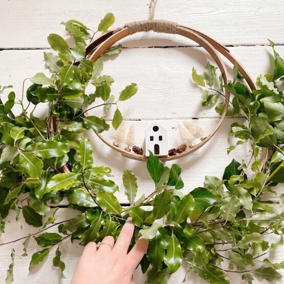Idea_how-to-make-a-foraged-christmas-wreath_step5.jpg?sw=554&q=85