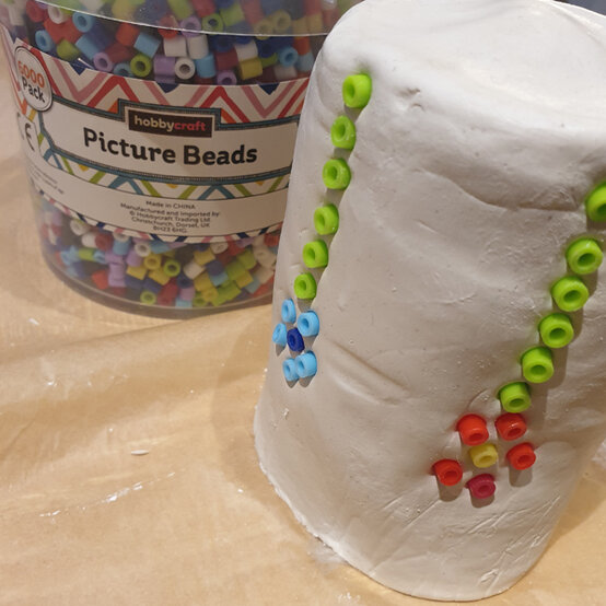 idea_messy-crafts-for-kids-pots_step5.jpg?sw=554&q=85