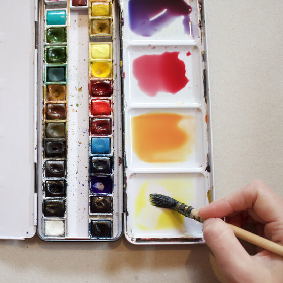 how_to_paint_watercolour_sunset_mix_colours_2.jpg?sw=554&q=85