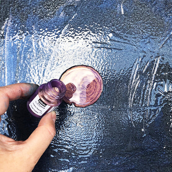 pebeo-galaxy-canvas-fluid-painting-4.jpg?sw=554&q=85