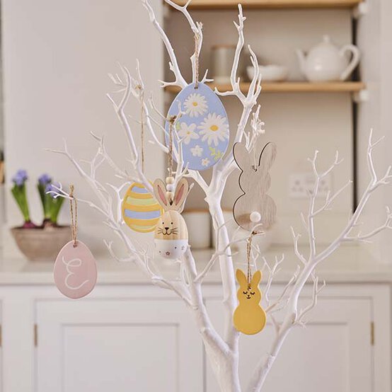 ideas%5Fdecor%2Dideas%2Dto%2Dmake%2Dthis%2Deaster%5Fhanging%2Dceramic%2Ddecorations.jpg?sw=554&q=85