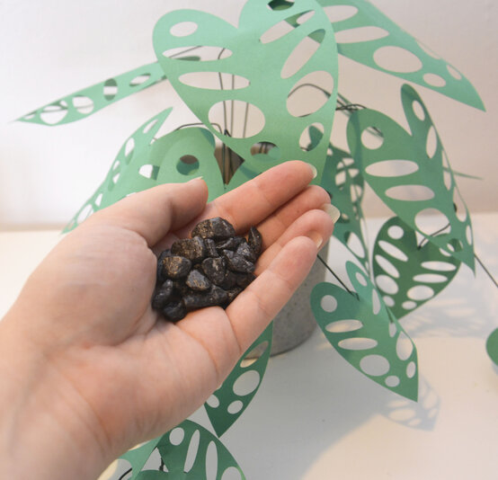 cricut_how_to_make_a-_paper_monstera_plant_step13_2.jpg?sw=554&q=85