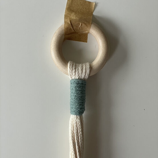 How%2Dto%2DMake%2Da%2DMacrame%2DBee%2DPlanter%5FSTEP%202.jpeg?sw=554&q=85