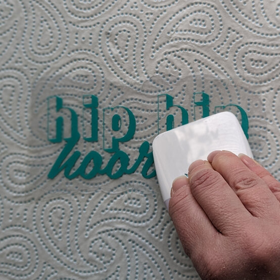 idea_cricut-how-to-make-a-shaker-cake-topper_step4a.jpg?sw=554&q=85