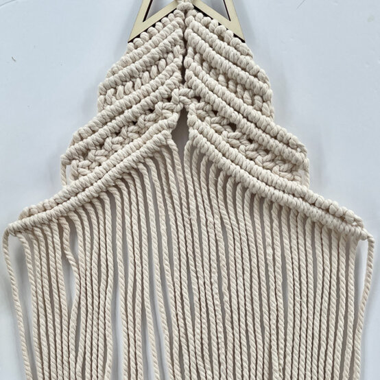 idea%5Fmacrame%2Dchristmas%2Dtrees%5Fstep14.jpg?sw=554&q=85