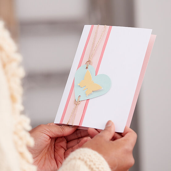 mothers-day-pop-up-flower-card_front.jpg?sw=554&q=85