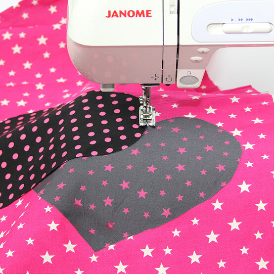 sew-a-simple-cushion-8.jpg?sw=554&q=85