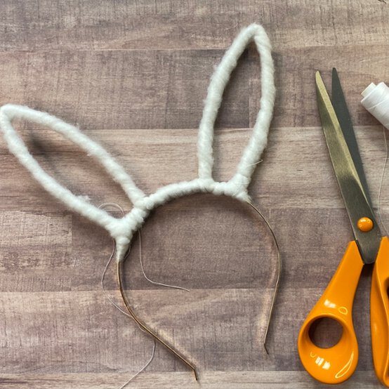 Idea_how-to-make-a-floral-bunny-headband_step5.jpg?sw=554&q=85