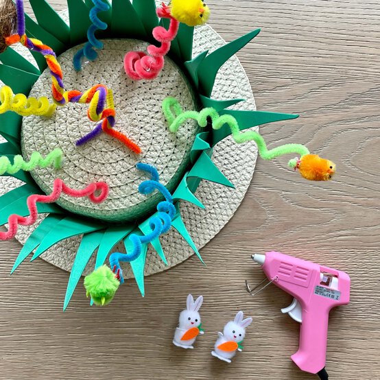 Idea_how-to-make-a-spectacular-easter-bonnet_step4.jpg?sw=554&q=85