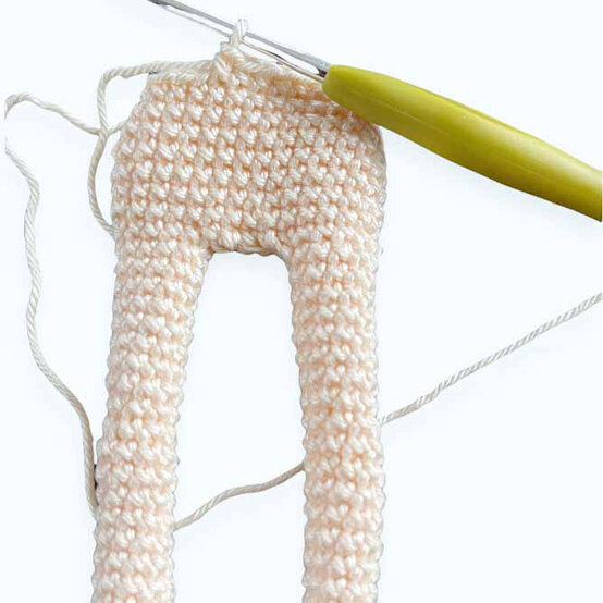 Idea_how-to-make-amigurumi-dolls_maddison2b.jpg?sw=554&q=85