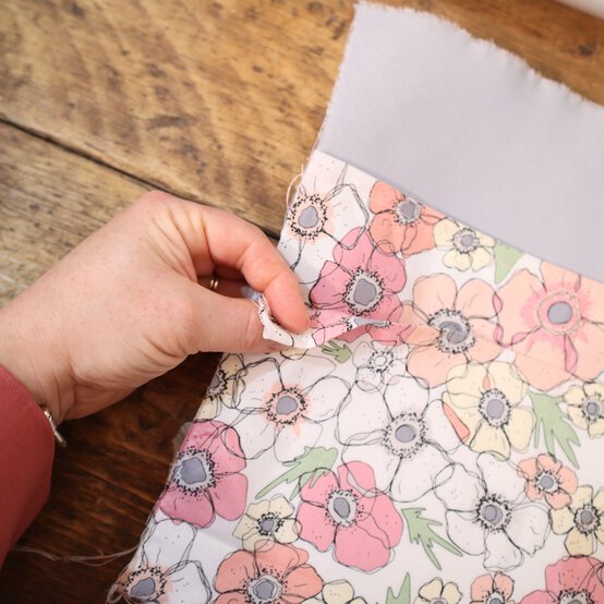 cutlery-roll_step3_2.jpg?sw=554&q=85