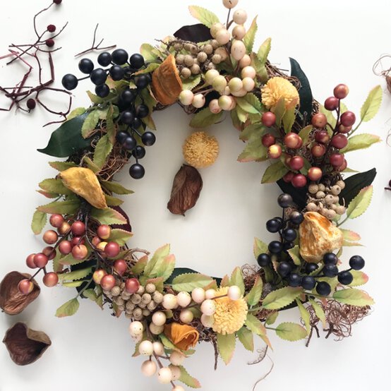 Autumnal%20Wreath%20step%20four.jpeg?sw=554&q=85