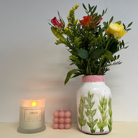 how%2Dto%2Dmake%2Da%2Dclay%2Dflower%2Dpressed%2Dvase%5Fstep%2D4.jpg?sw=554&q=85