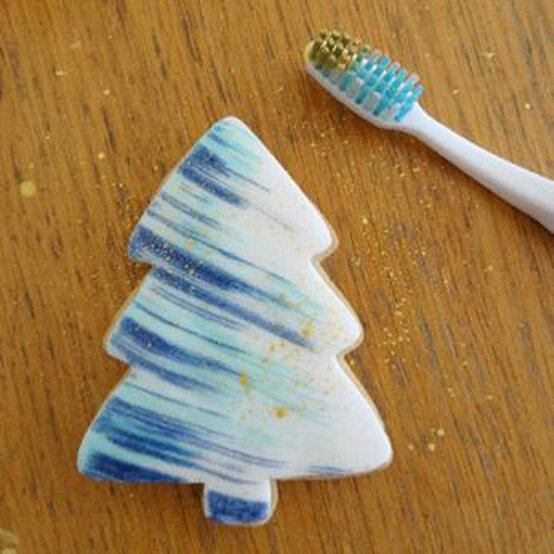 watercolour-tree-biscuits-step-8.jpg?sw=554&q=85