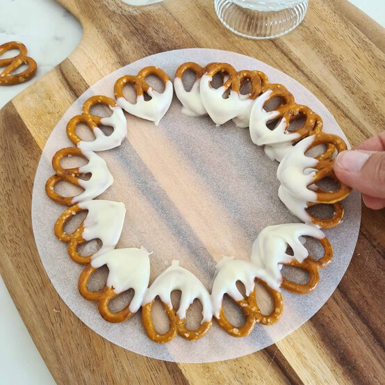 Idea_how-to-make-a-no-bake-christmas-dessert_step3d.jpg?sw=554&q=85