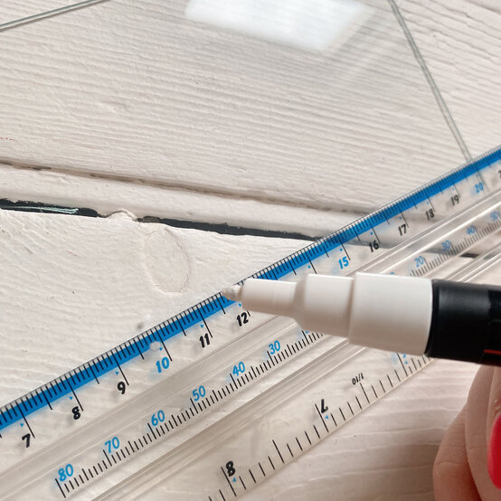 glass-lettering-step1.jpg?sw=554&q=85