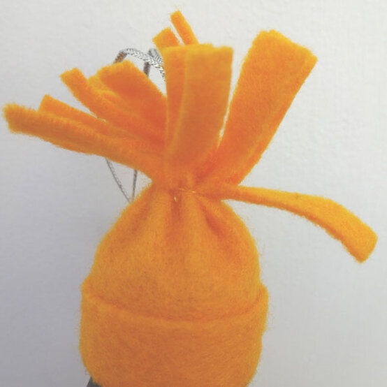 how-to-make-christmas-character-lightbulbs_penguin-step-3.jpg?sw=554&q=85