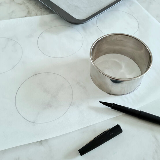 idea_meringue-nests_step1.jpg?sw=554&q=85