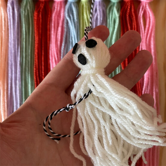 ghost-wall-hanging_6d.jpg?sw=554&q=85